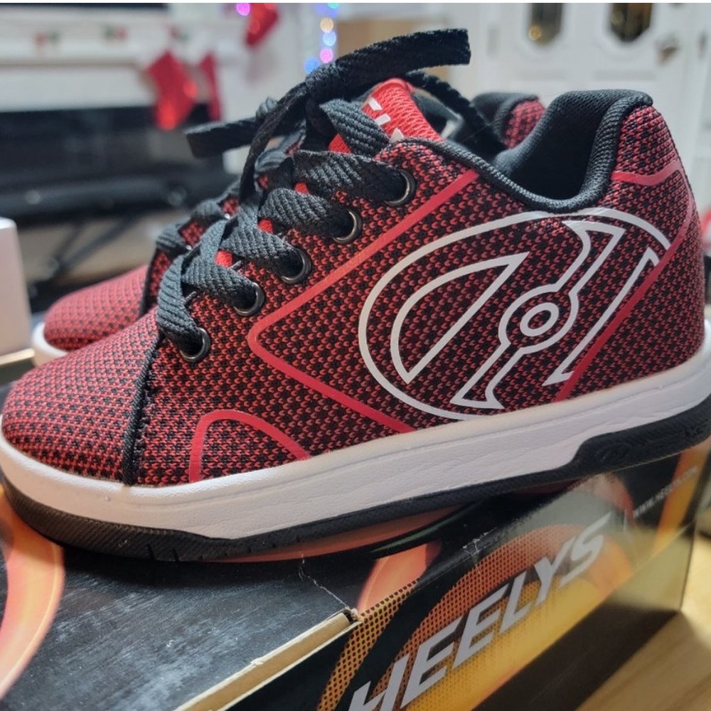 Heely’s size 13 little kids